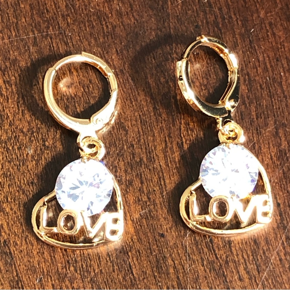 LAST ONE ‼️ 18k Gold Filled Clear CZ Hollow Heart Love Dangle Earrings - Picture 6 of 8